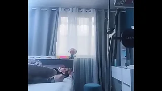 Coreana magrinha de shortinho deixa a calcinha aparecer em alguns momentos da live conclude bigo